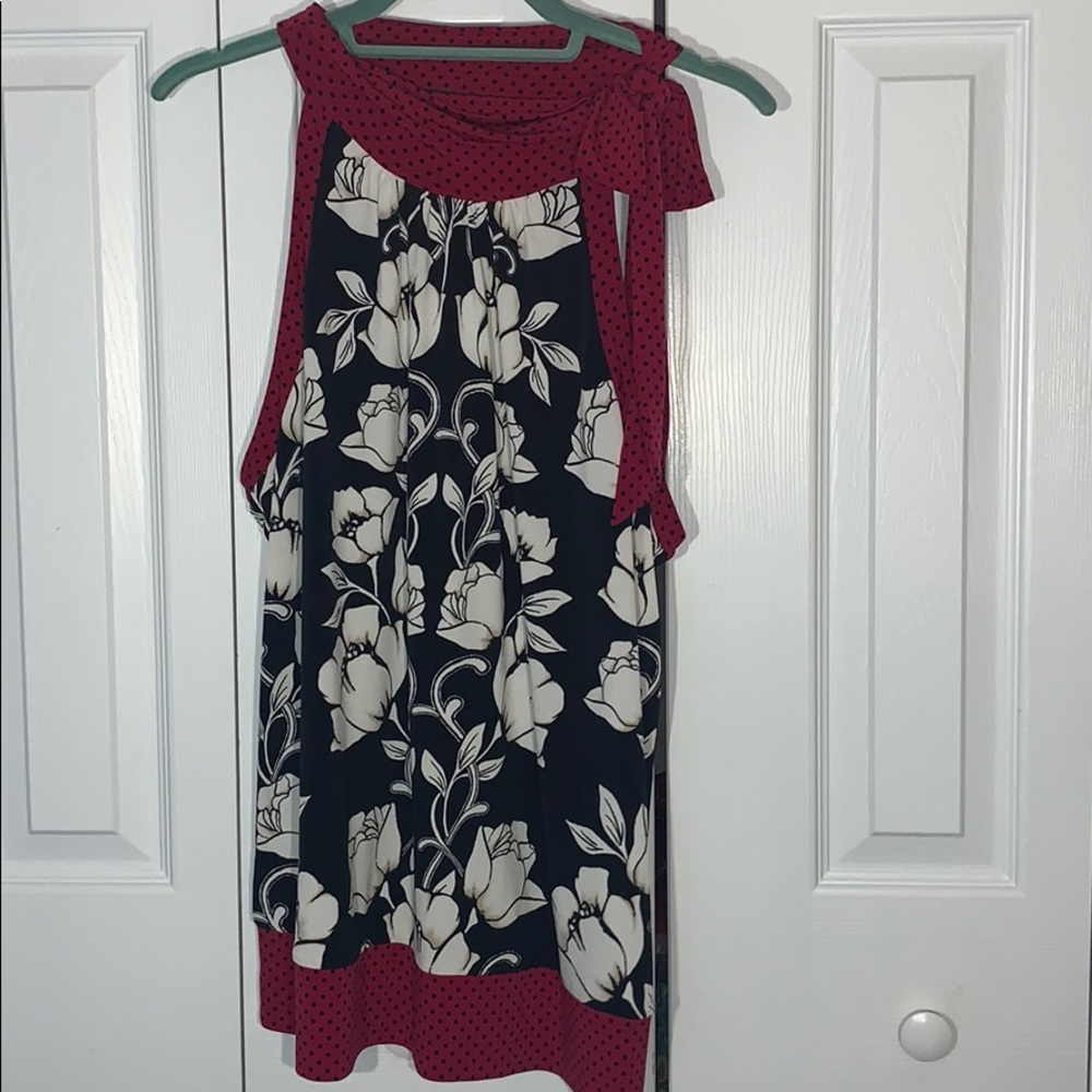 White House black market floral tank